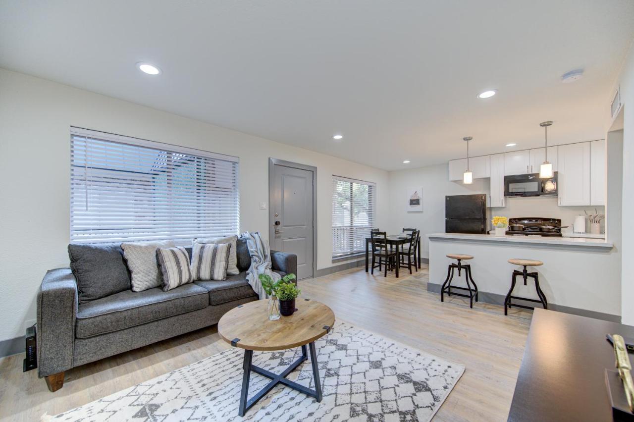 Trendy Midtown Apt, Walk To Shops & Sites, Pets Ok Houston Exterior photo